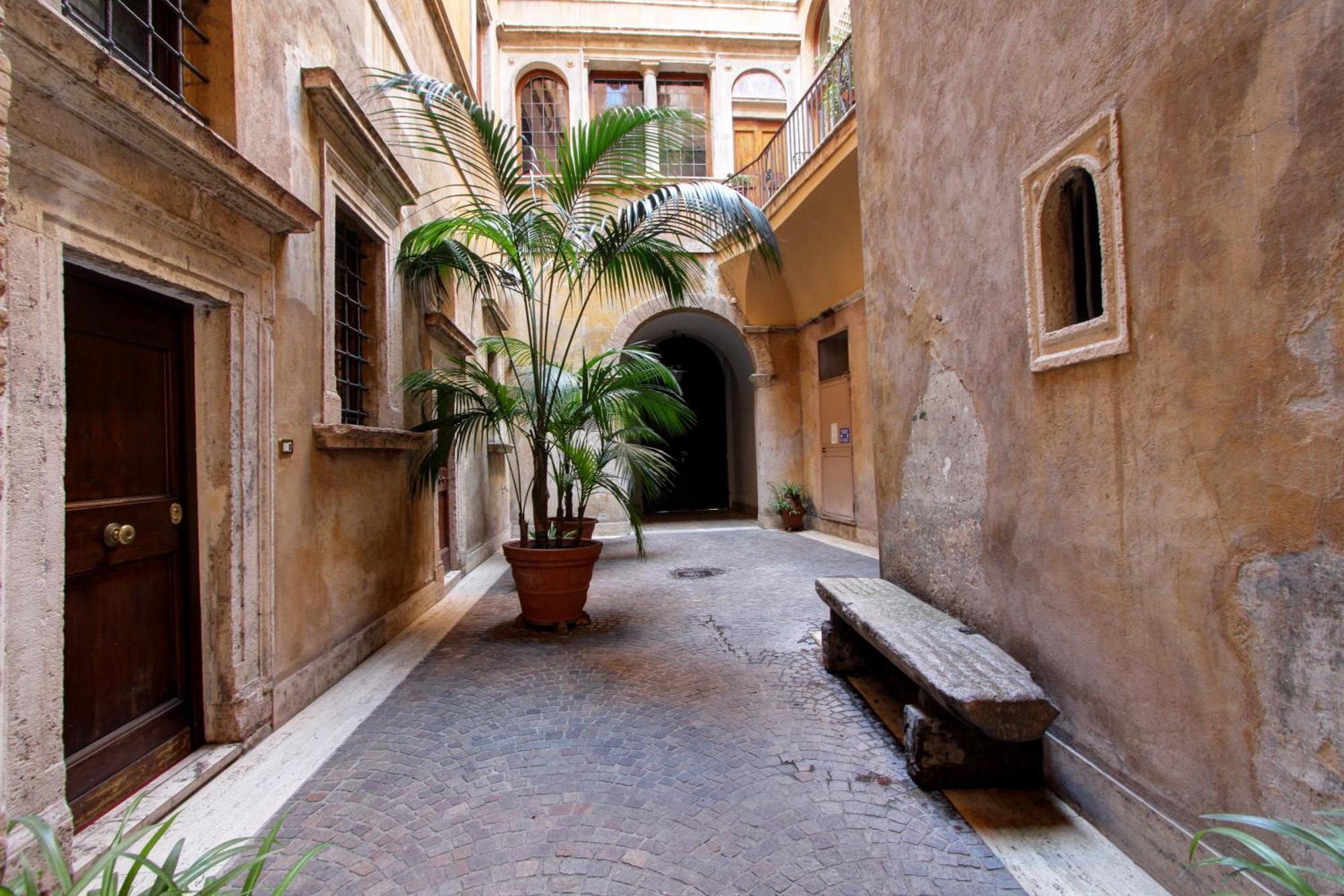 Centro Storico - Palazzo Avila '500 Apartment Rom