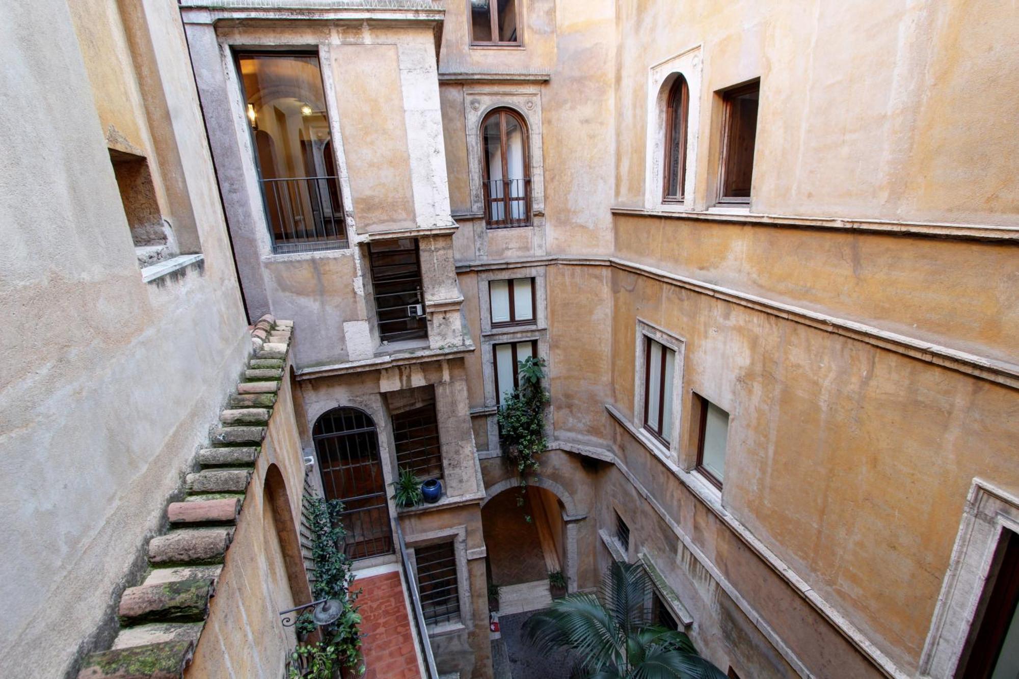 Centro Storico - Palazzo Avila '500