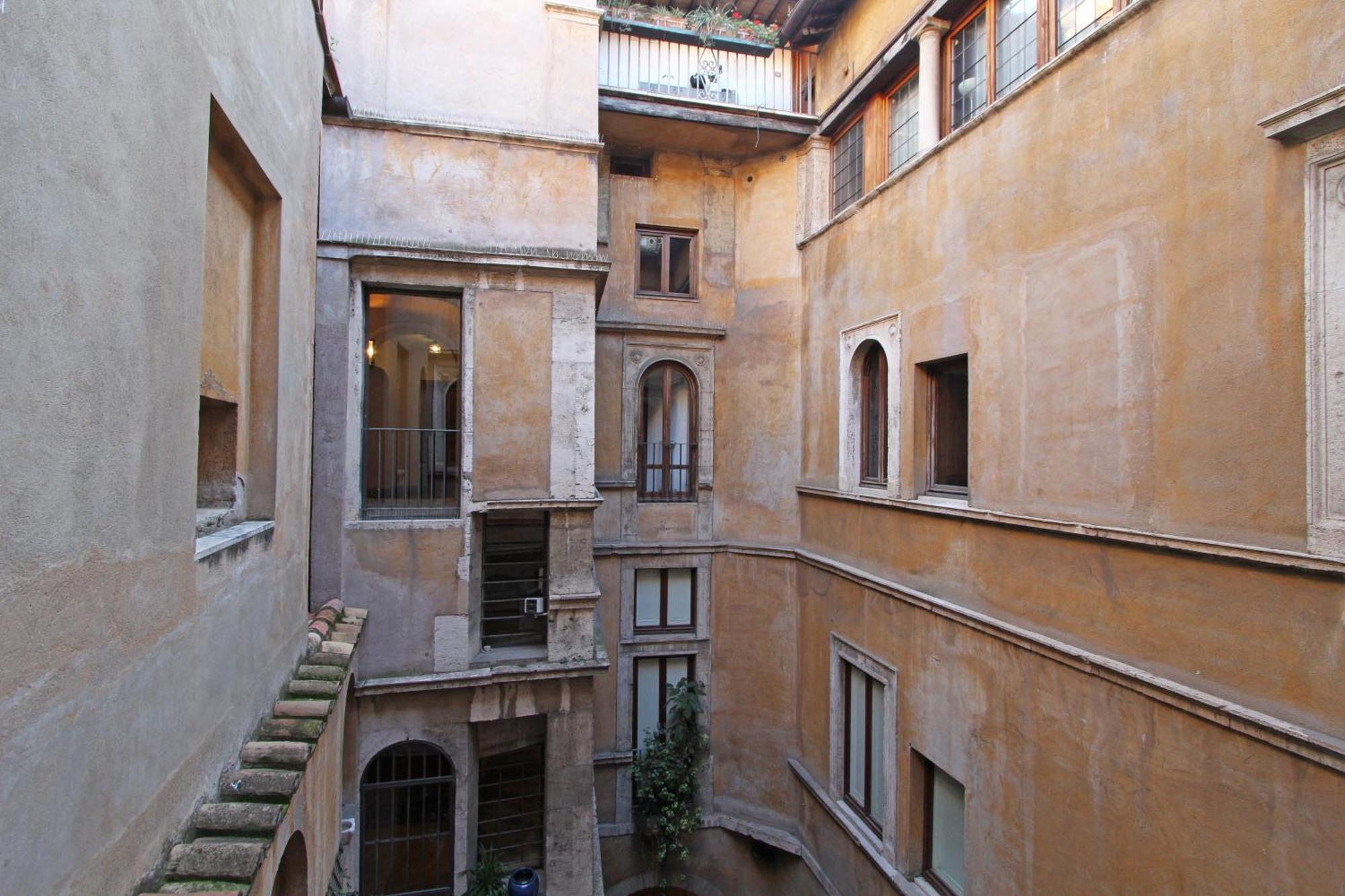 Centro Storico - Palazzo Avila '500