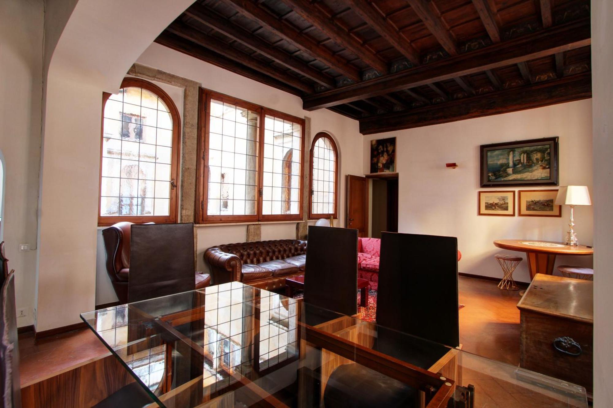 Centro Storico - Palazzo Avila '500 *